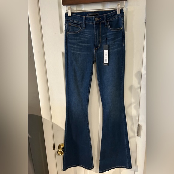 NWT BCBG MAX AZRIA Dark Wash Flare Jeans size 25 (runs small) - Picture 3 of 7